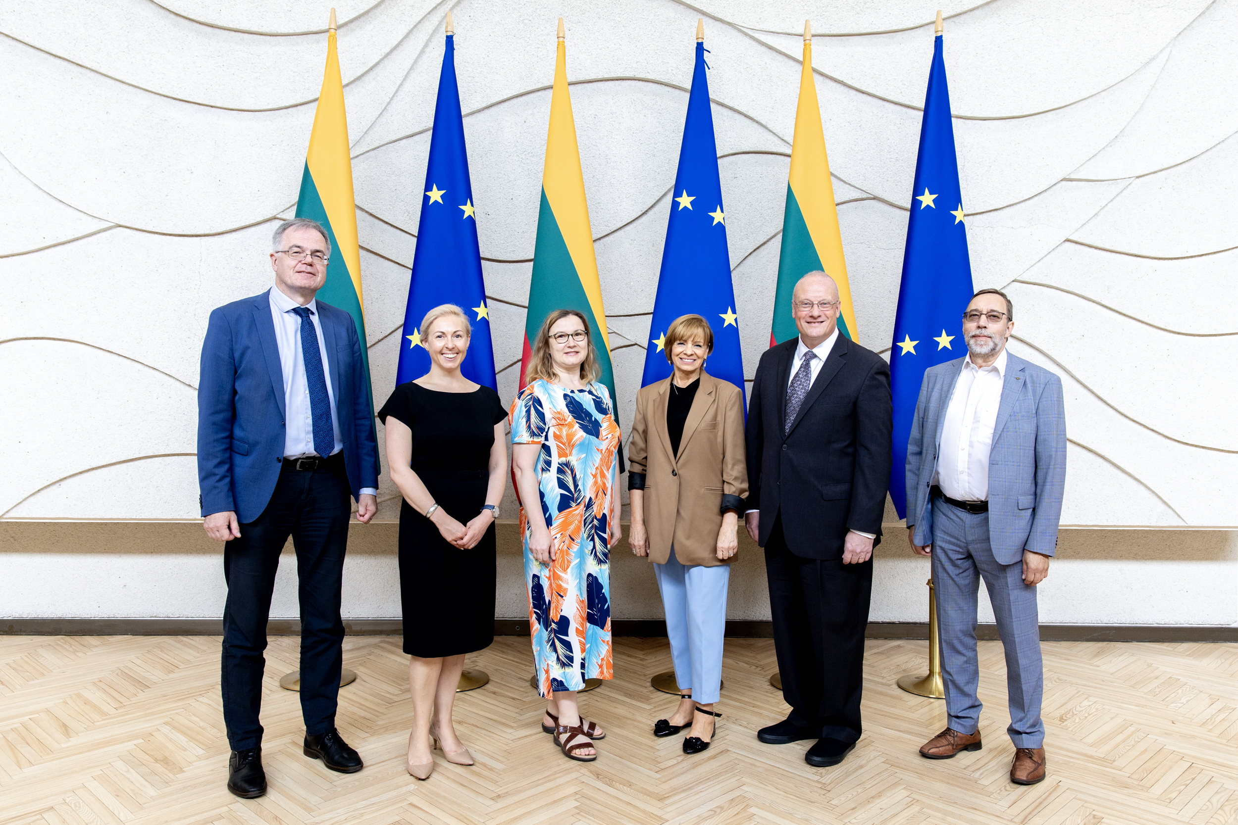 Išeivijos atstovai Vyriausybėje: Kristina Lapienytė, Regina Butkus, Robertas Vitas. Šalia jų Darius Žeruolis, Inga Zakšauskienė, Gintaras Dručkus.
